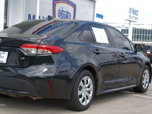 Used 2021 Toyota Corolla LE image 6