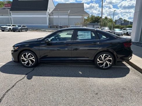 New 2025 Volkswagen Jetta SEL image 4