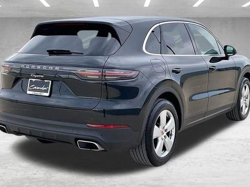 Used 2022 Porsche Cayenne AWD/4WD image 2