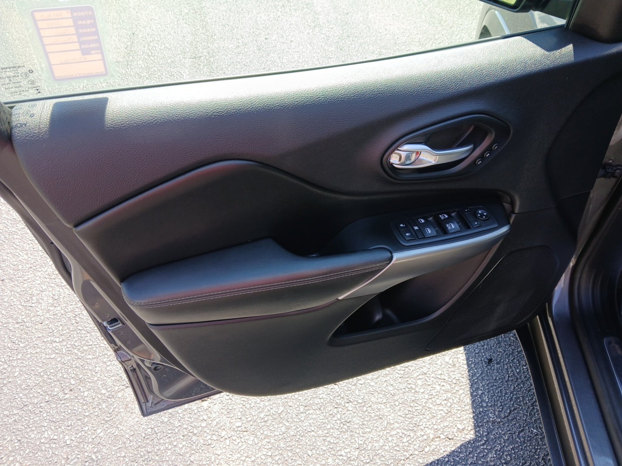Used 2019 Jeep Cherokee High Altitude FWD image 23