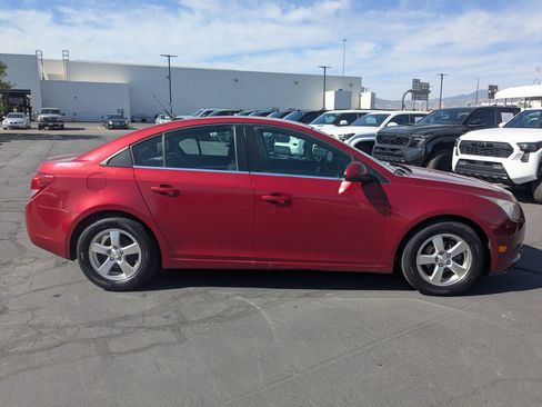 Used 2013 Chevrolet Cruze LT FWD image 2