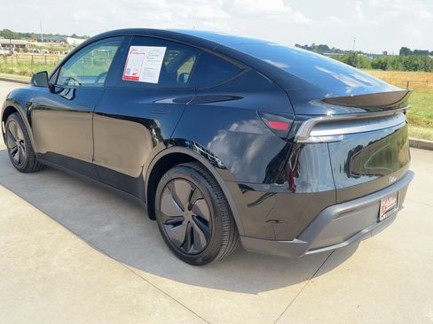 Used 2026 Tesla Model Y Long Range RWD image 7