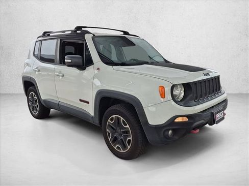 Used 2017 Jeep Renegade Trailhawk AWD/4WD image 3