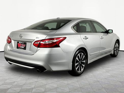 Used 2016 Nissan Altima 2.5 SV FWD image 6