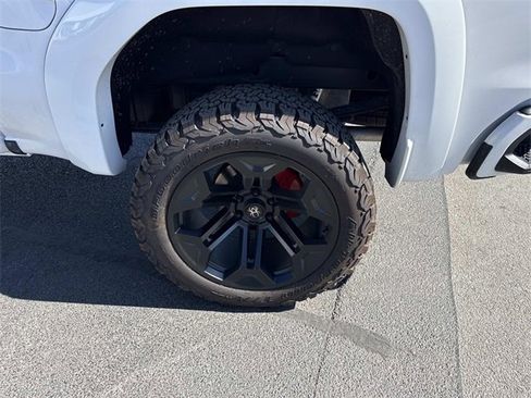 Used 2024 GMC Sierra 1500 AT4 w/ Technology Package image 31