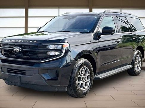 Used 2025 Ford Expedition Active AWD/4WD image 1