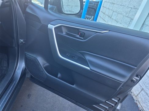 Used 2022 Toyota RAV4 LE image 21