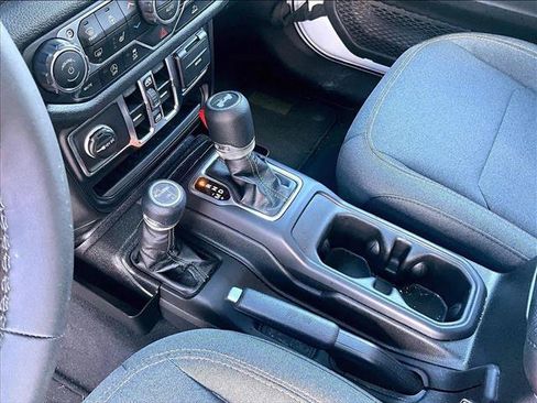 Used 2025 Jeep Wrangler Unlimited Sport AWD/4WD image 15