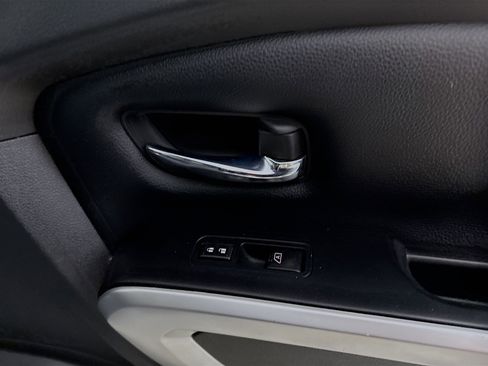 Used 2017 Nissan Titan SV image 30