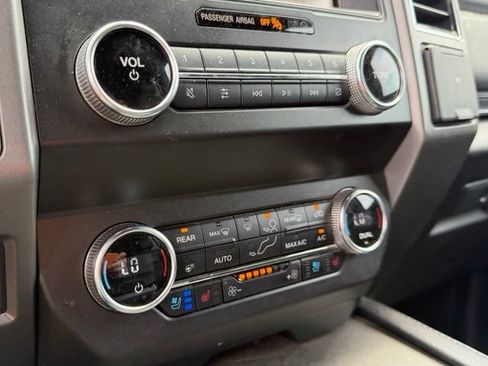 Used 2019 Ford Expedition XLT w/ Equipment Group 202A RWD image 16