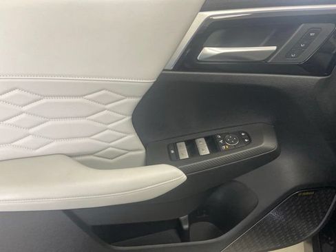 Used 2025 Mitsubishi Outlander AWD image 7