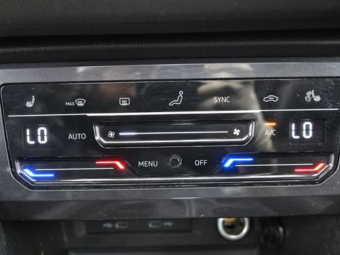 Used 2022 Volkswagen Tiguan SE FWD image 29