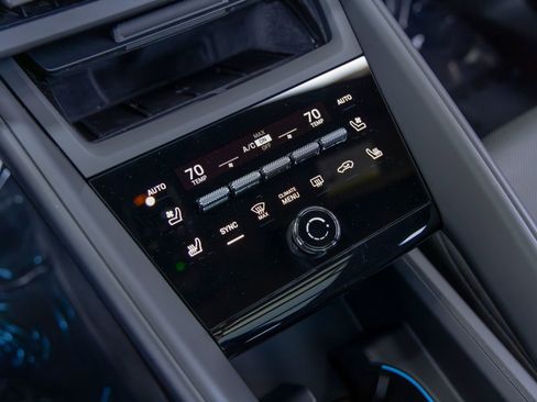 New 2025 Porsche Macan Electric RWD image 36
