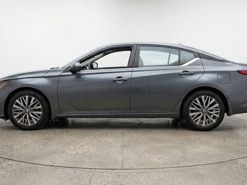 Used 2025 Nissan Altima 2.5 SV image 5