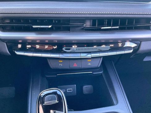 Used 2025 Cadillac XT4 Premium Luxury image 29