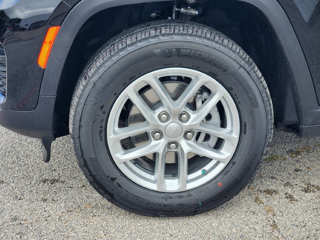 New 2026 Jeep Grand Cherokee Laredo RWD image 9