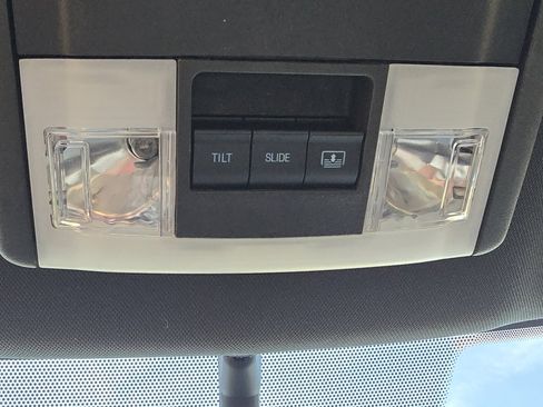 Used 2017 Ford Explorer XLT w/ Equipment Group 202A image 32