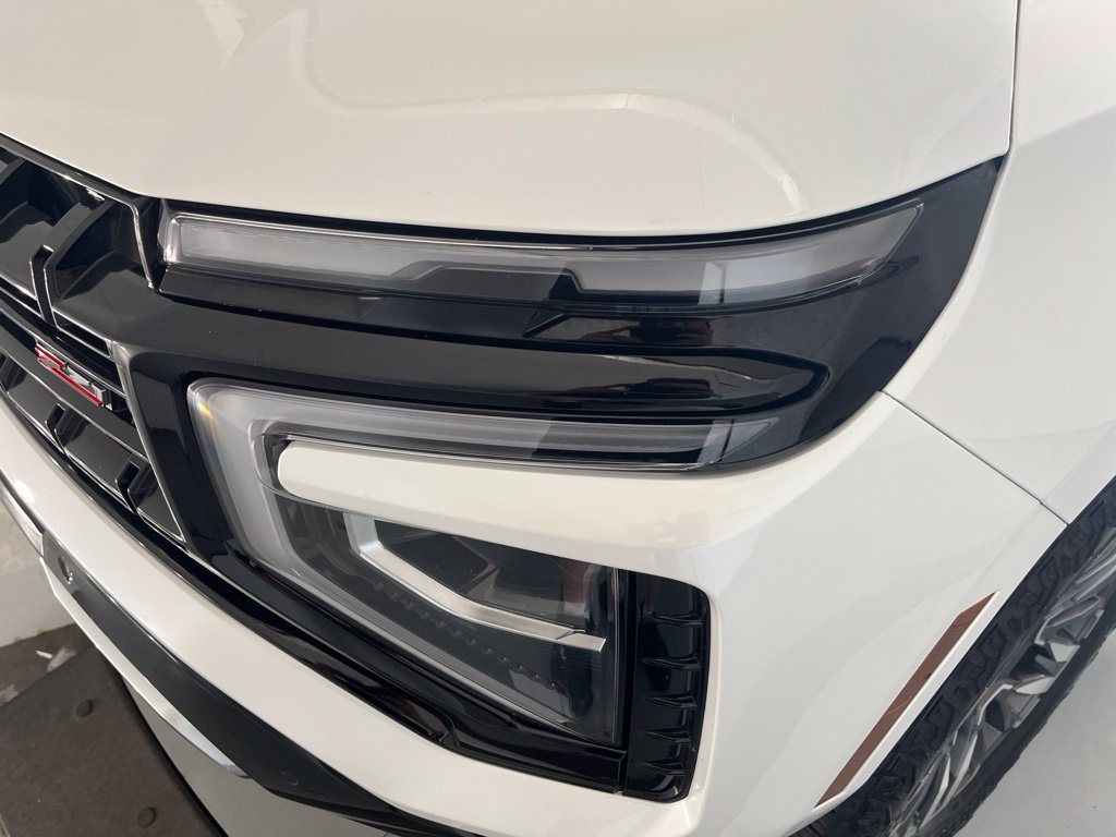 Used 2025 Chevrolet Suburban Z71 AWD/4WD image 37