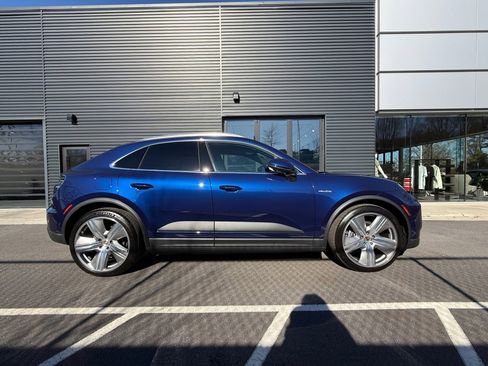 Certified 2024 Porsche Macan 4 Electric image 8