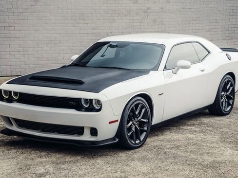 Used 2022 Dodge Challenger R/T w/ Blacktop Package RWD image 5
