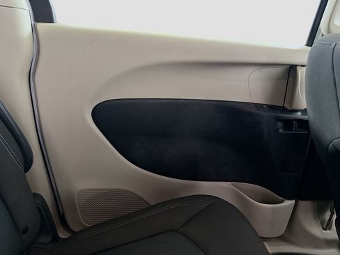 Used 2022 Chrysler Voyager LX FWD image 26