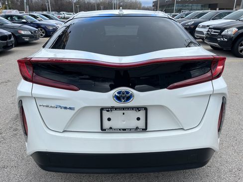 Used 2017 Toyota Prius Prime Premium image 4