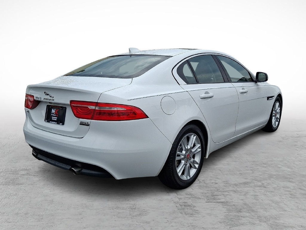 Used 2018 Jaguar XE Premium AWD/4WD image 6