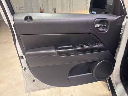 Used 2015 Jeep Patriot High Altitude image 23