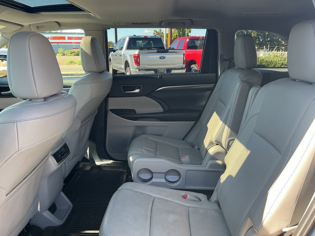 Used 2019 Toyota Highlander Limited AWD/4WD image 18