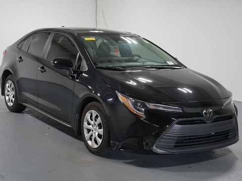 Used 2026 Toyota Corolla LE FWD image 3