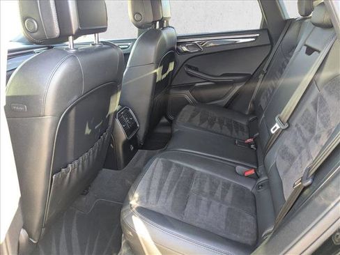 Used 2018 Porsche Macan image 17