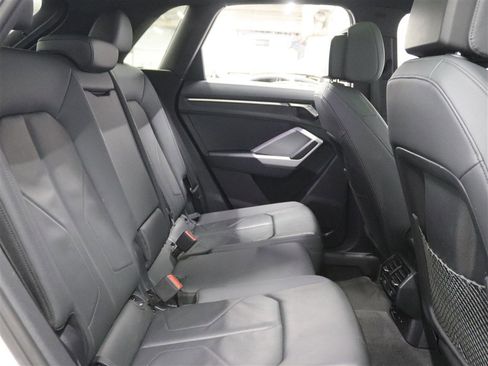 Used 2023 Audi Q3 2.0T Premium image 17