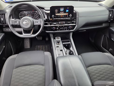 Used 2024 Nissan Pathfinder SV image 15