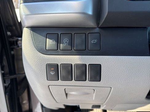 Used 2019 Toyota Highlander XLE image 25