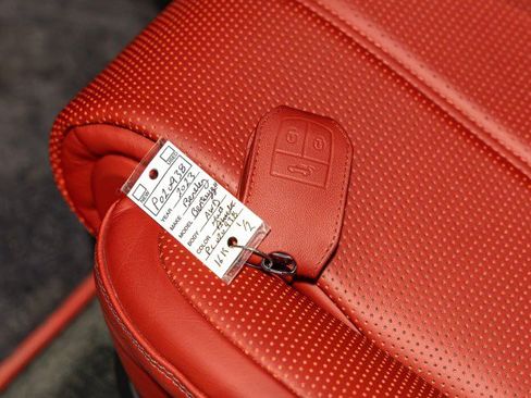 Used 2023 Bentley Bentayga AWD/4WD image 56