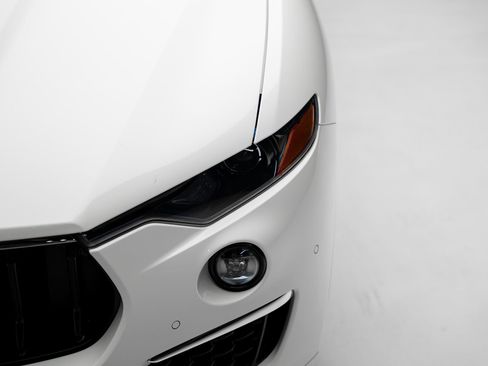 Used 2022 Maserati Levante GT AWD/4WD image 11