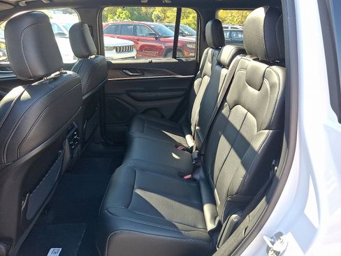 New 2025 Jeep Grand Cherokee Limited image 6