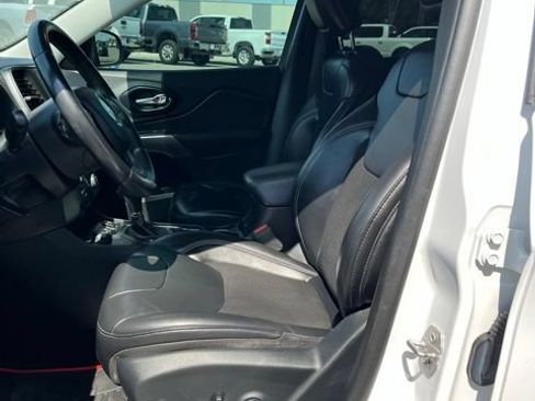 Used 2019 Jeep Cherokee Latitude Plus AWD/4WD image 27