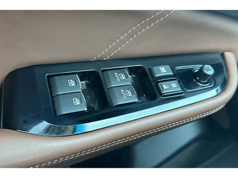 Used 2017 Subaru Outback 3.6R Touring AWD/4WD image 12