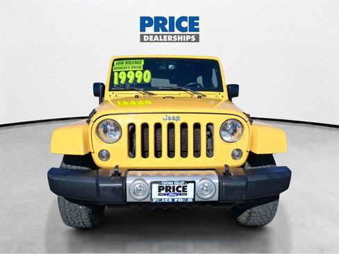 Used 2015 Jeep Wrangler Unlimited Sahara w/ Connectivity Group image 3