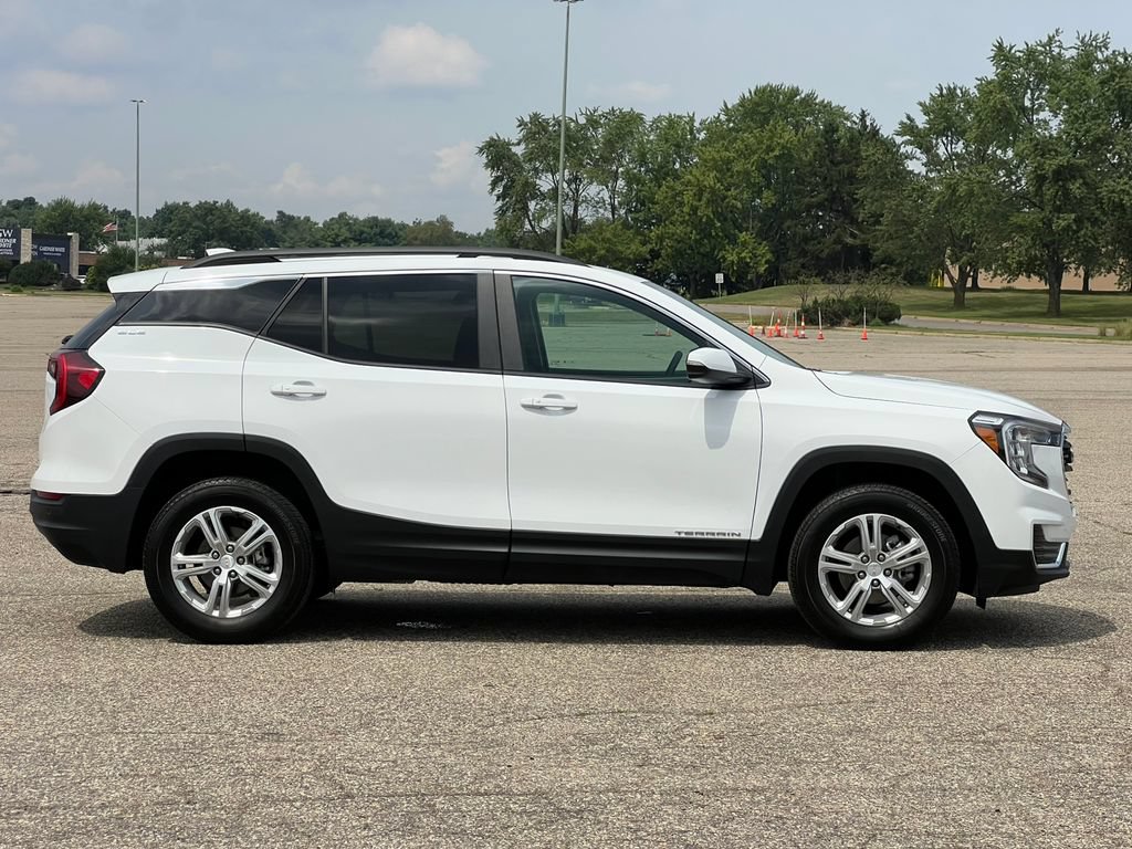 Used 2024 GMC Terrain SLE w/ Driver Convenience Package AWD/4WD image 40
