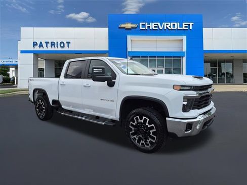 Used 2025 Chevrolet Silverado 2500 LT w/ Convenience Package AWD/4WD image 4