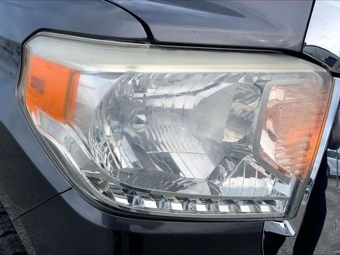 Used 2017 Toyota Tundra SR5 w/ SR5 Upgrade Package RWD image 27