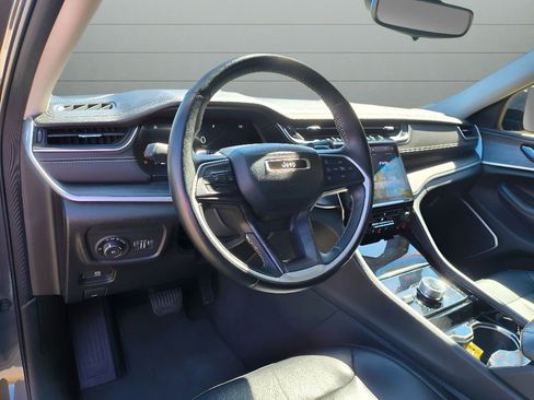 Used 2022 Jeep Grand Cherokee Limited image 20