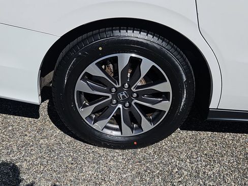 Certified 2024 Honda Odyssey EX-L image 9