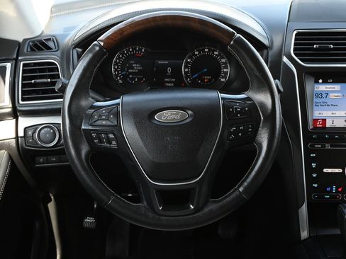 Used 2017 Ford Explorer Platinum AWD/4WD image 11