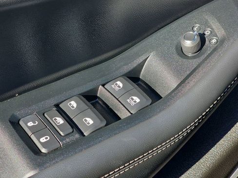 Used 2023 Jeep Grand Cherokee Limited w/ Black Appearance Package image 29