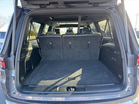 Used 2023 Jeep Wagoneer L 4WD w/ Premium Group I image 9