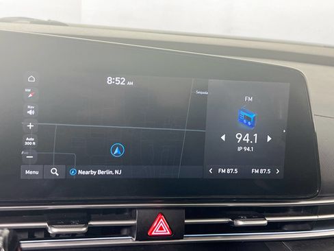 Used 2023 Hyundai Elantra Limited image 13