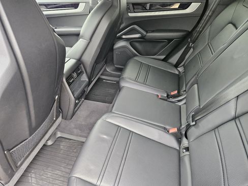 Certified 2026 Porsche Cayenne Coupe AWD/4WD image 28